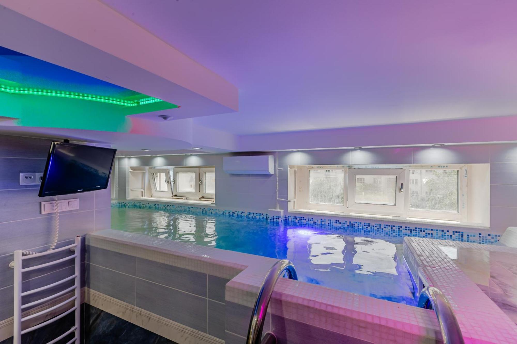 Luxury Apartment With Pool And Hammam เคียฟ ภายนอก รูปภาพ